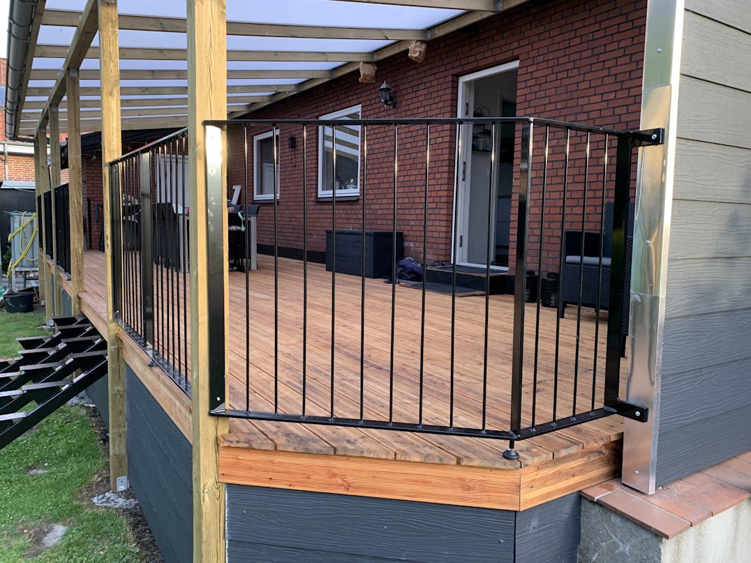 36 kvm. terrasse med jerngelænder 36 kvm. terrasse med jerngelænder